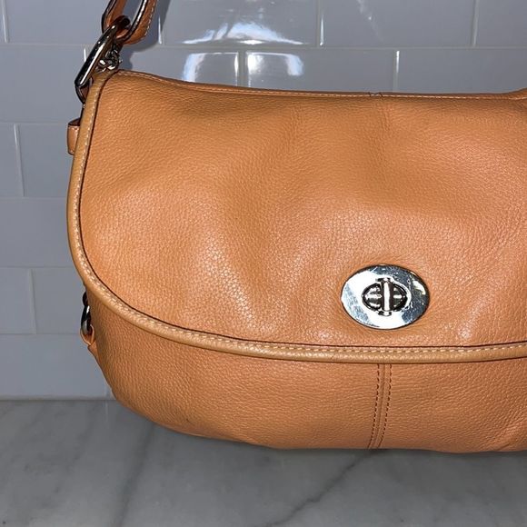 Coach Legacy Leather Flap Shoulder Crossbody sz 13” by 9”very nice - Picture 2 of 16